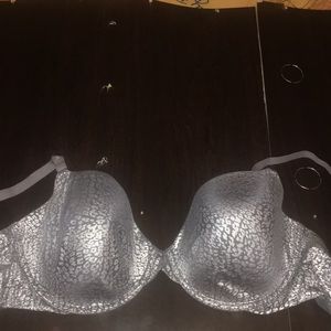 Victoria secret 38C bra